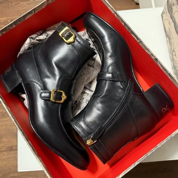 Gucci Boots with Artwork Box & Dusters - Picture 11 of 17